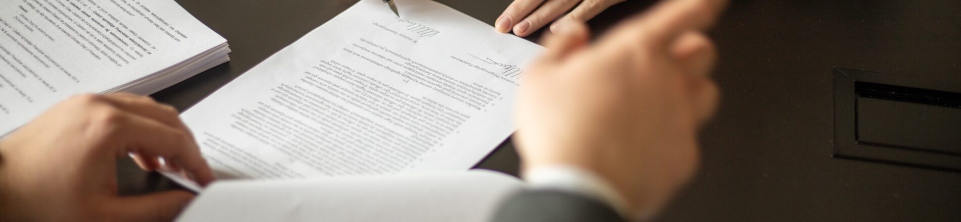 Praca w szczególnych warunkach – komu przysługuje rekompensata?
